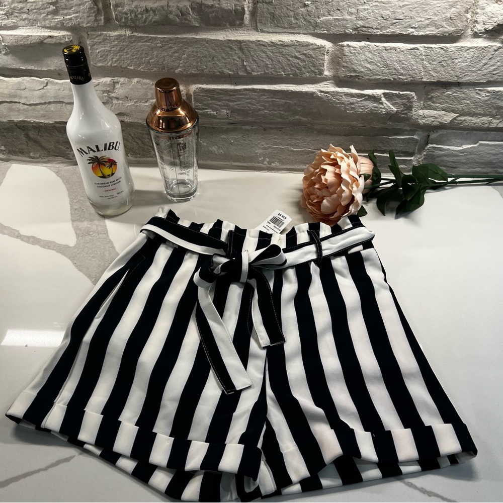 Brand new, never worn navy blue and white striped shorts from Agaci in Medium